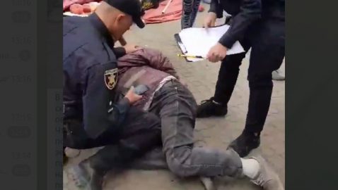 В Черновцах полицейские душили пенсионера за продажу овощей (видео)