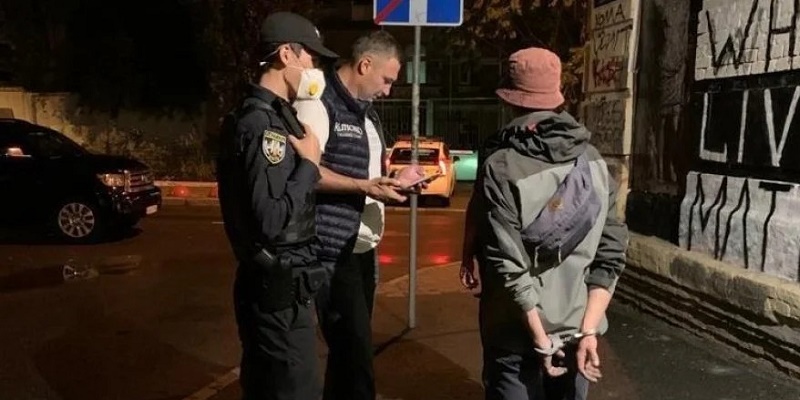 Кличко поймал двух граффитчиков во время ночного рейда