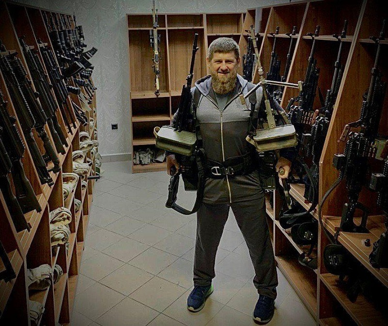Кадыров с пулеметами в руках ответил на санкции США - 1 - изображение
