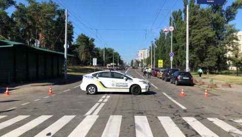 В Киеве перекрыли улицу из-за «подозрительного пакета»