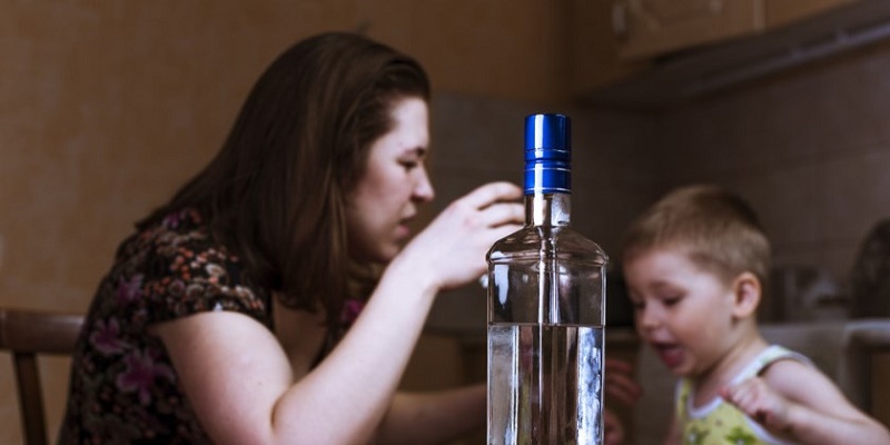 В Киеве двухлетнего ребенка госпитализировали с алкогольным отравлением