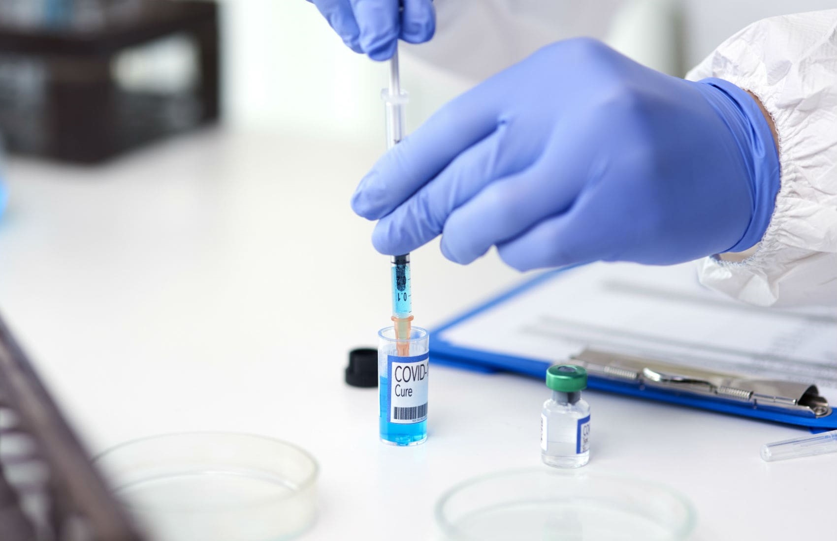 Вакцина от COVID-19: в Великобритании опубликовали первые результаты испытаний на людях