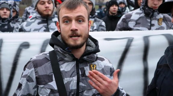 Суд отправил под домашний арест главу винницких Нацдружин, избившего активиста Партии Шария