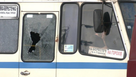 В Луцке у захваченного автобуса прозвучали три взрыва
