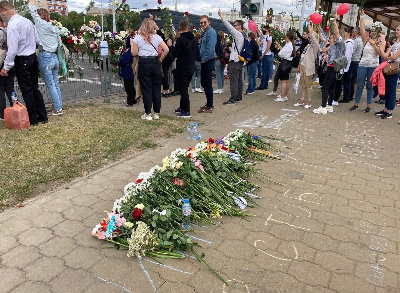 В Минске послы стран ЕС возложили цветы на месте гибели митингующего - 2 - изображение