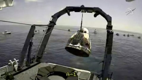 Корабль «Crew Dragon» вернулся на Землю после первого пилотируемого полета