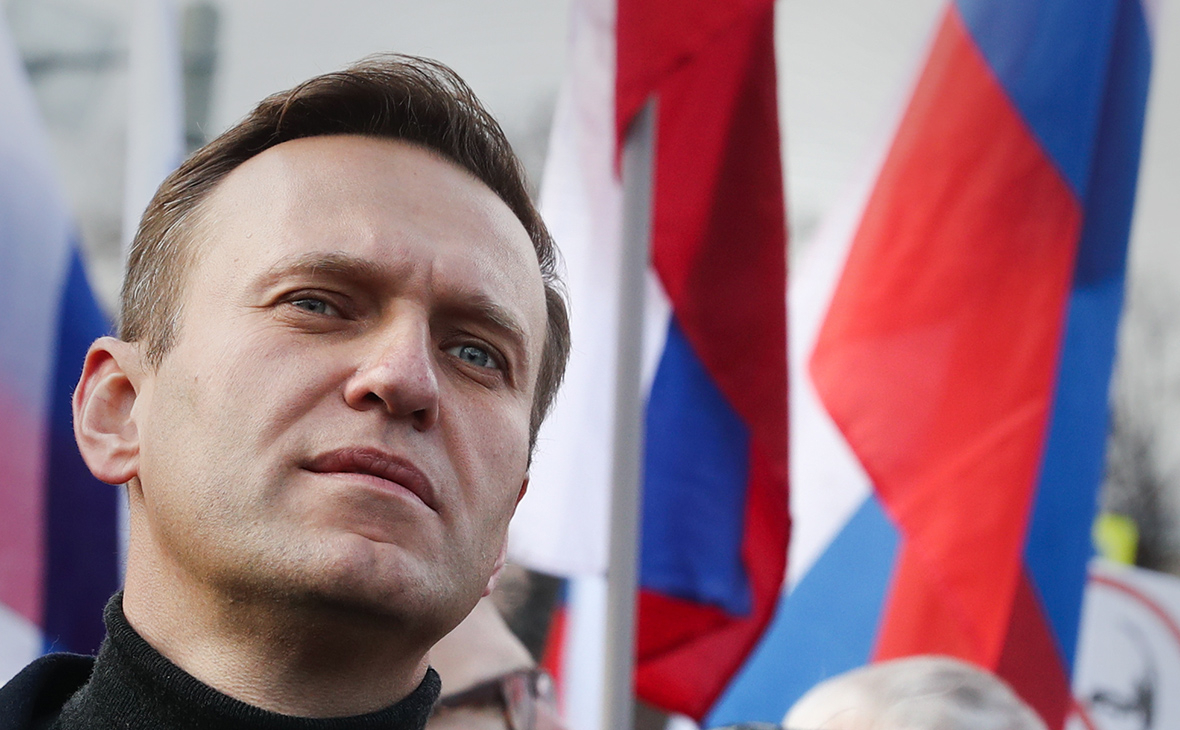 Штаб Навального принял предложение Кремля перевезти политика в Европу