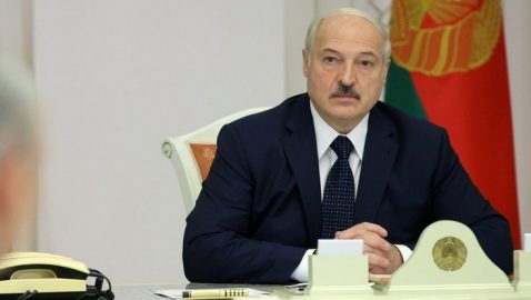 Лукашенко пообещал отменить отсрочку от армии студентам, которые выйдут на протесты