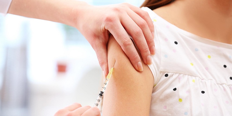 Почти половина украинцев не планируют делать прививку от коронавируса — опрос