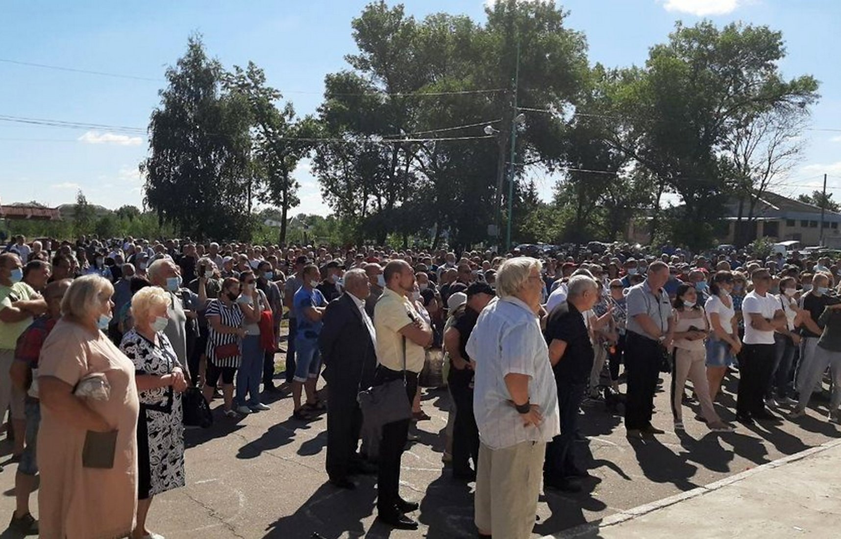 На Харьковщине жители села требуют выселить ромов: на протест собралось более 500 человек