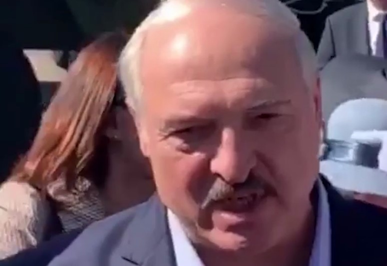 «Опусти телефон!»: Лукашенко отчитал митингующего заводчанина