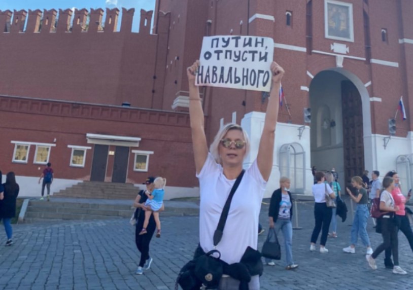 Акция за Навального: в Москве задержали актрис Троянову и Вилкову