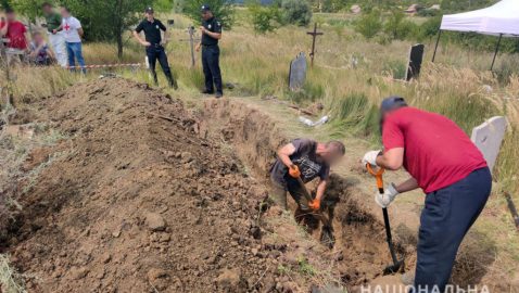 В Славянске эксгумировали тела погибших во время боевых действий в 2014 году