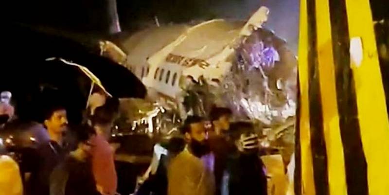 При крушении самолёта в Индии погибли 14 человек, 120 получили ранения