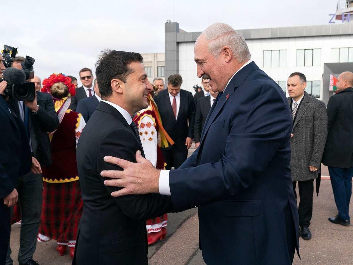 Лукашенко о Зеленском: Володя хороший, он попал, как кур в ощип