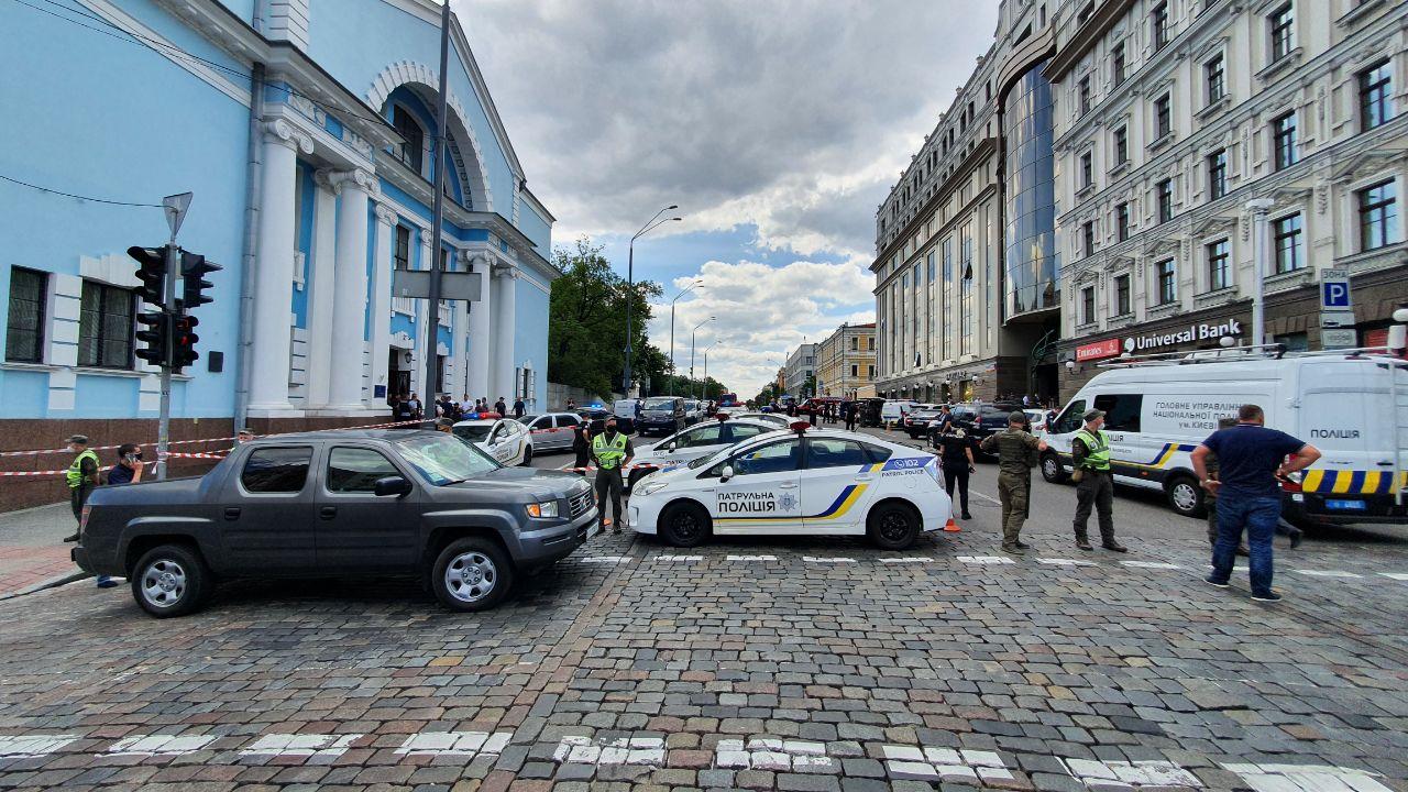 Захват заложников в Киеве: террорист требует выхода в прямой эфир — журналист