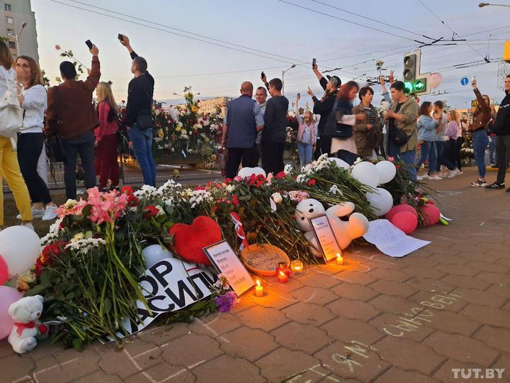 «Не бей!». В Беларуси продолжаются массовые протесты (фото, видео)