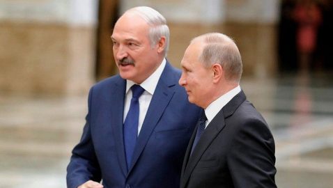 Путин и Лукашенко договорились испытывать российскую вакцину от коронавируса и на белорусах
