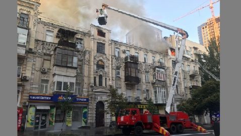 В Киеве на Печерске горит многоэтажка