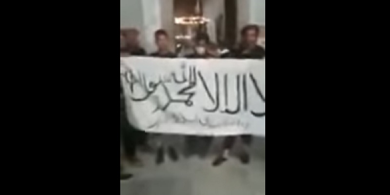 В соборе Святой Софии развернули флаг «Талибана»