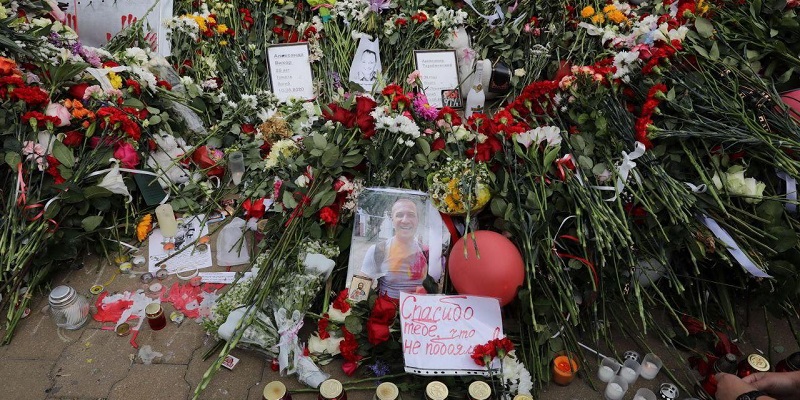 В Минске протестующие вышли попрощаться с погибшим демонстрантом - 2 - изображение