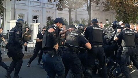 Полицейскому, который применил силу во время ХарьковПрайд, грозит до 8 лет