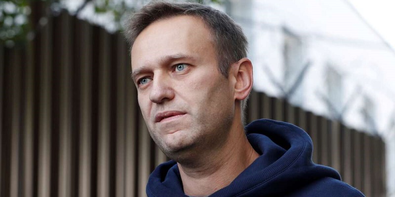 Навальный самостоятельно встаёт с койки и окончательно отключён от аппарата ИВЛ