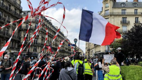 В Париже полиция задержала 200 человек во время манифестаций «жёлтых жилетов»