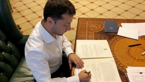 Зеленский подписал закон, отменяющий справку о несудимости для кандидатов на местных выборах