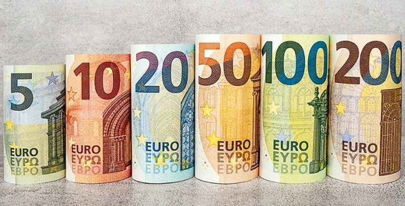 Впервые за два года евро превысил 33 гривны