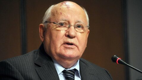 Горбачев похвалил протестующих в Беларуси