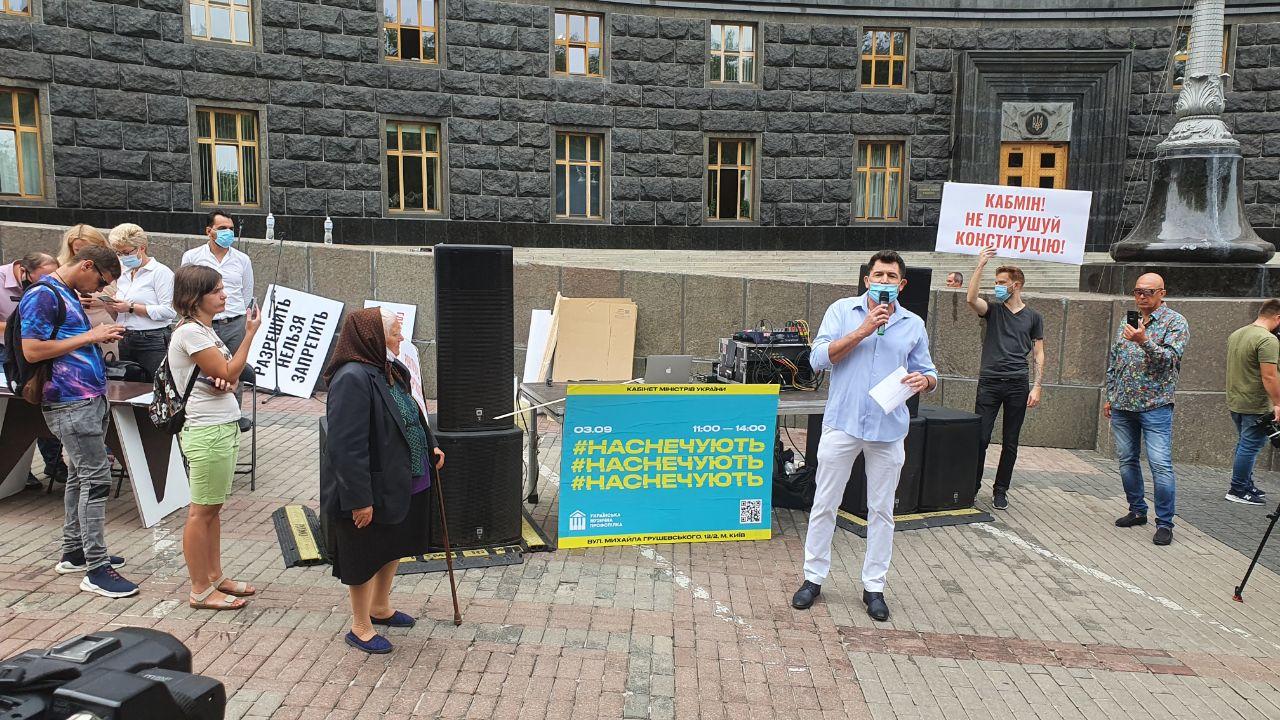 Оля Полякова и alyona alyona вышли на протест у Кабмина - 4 - изображение
