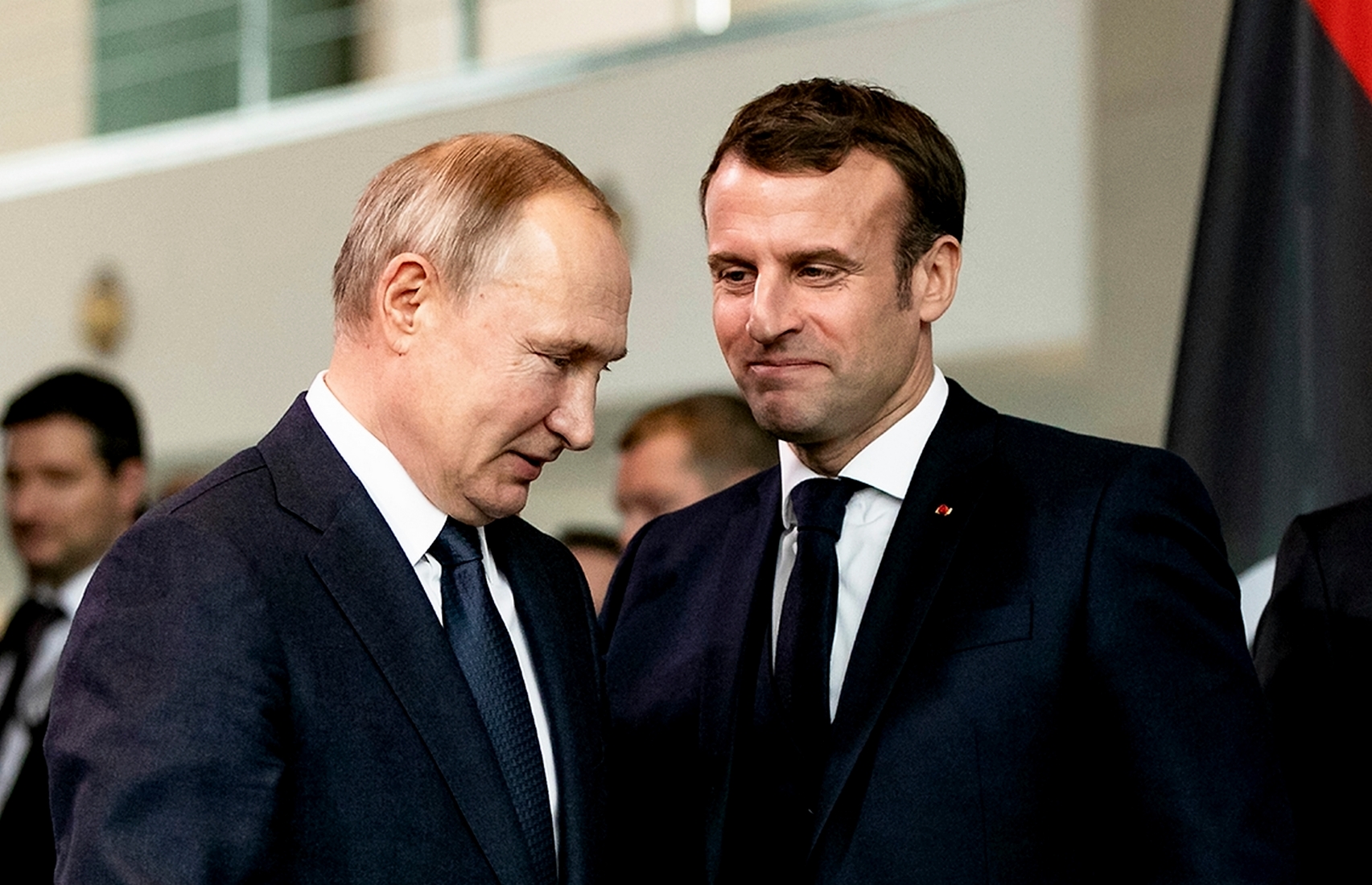 Франция начала расследование утечки разговора Путина и Макрона