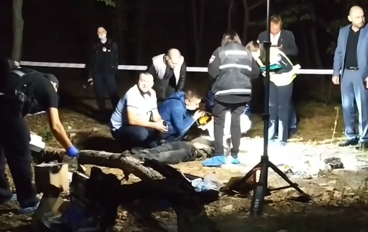 В Киеве на Лысой горе нашли тело с ножницами в шее