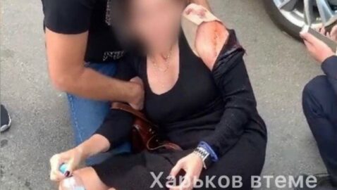 В Харькове вооружённый неизвестный ранил женщину и угнал BMW