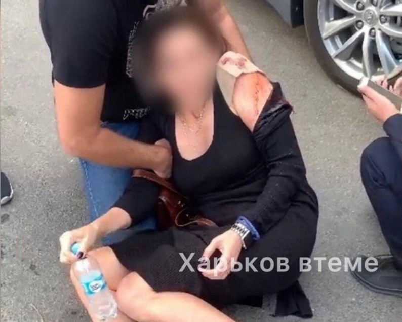 В Харькове вооружённый неизвестный ранил женщину и угнал BMW