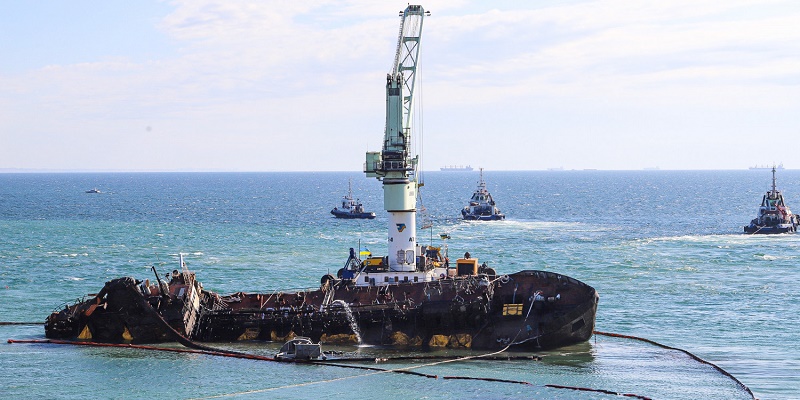В Одессе начинается финальная стадия поднятия танкера Delfi — Криклий