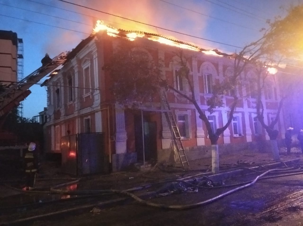 В Харькове при пожаре в жилом доме погибли два человека