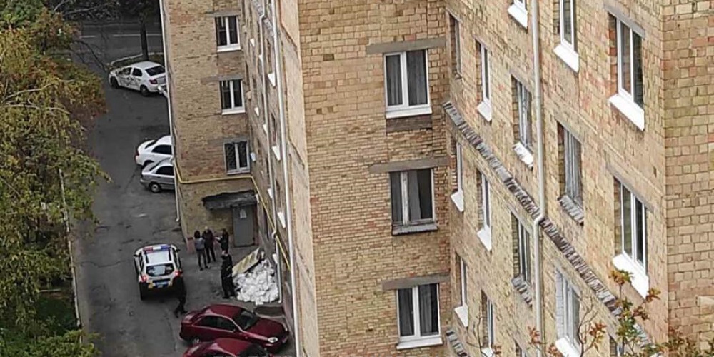 У Києві викладач залишився живий після падіння з 9 поверху гуртожитку