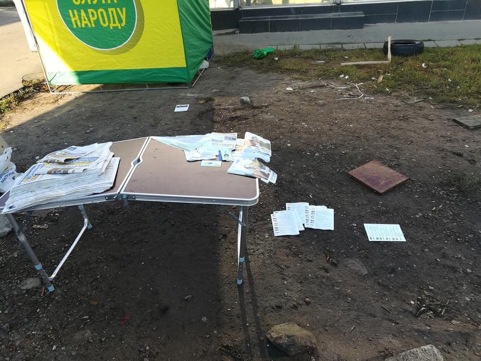 В Харькове агитатор «Слуг народа» напал на агитатора партии Порошенко - 1 - изображение