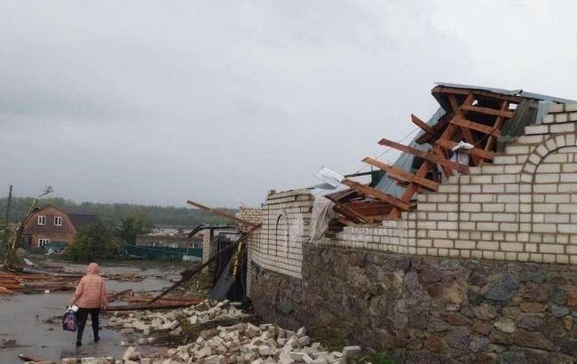 За десять минут ураган в Кропивницком сорвал крыши и разрушил дома, видео - 2 - изображение