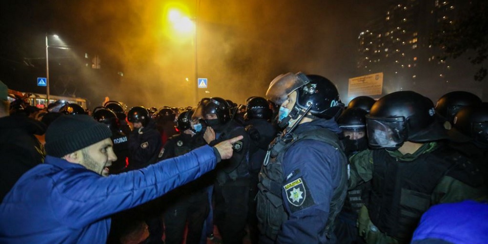 Дело Шеремета: под судом протестующие устроили потасовку с полицией