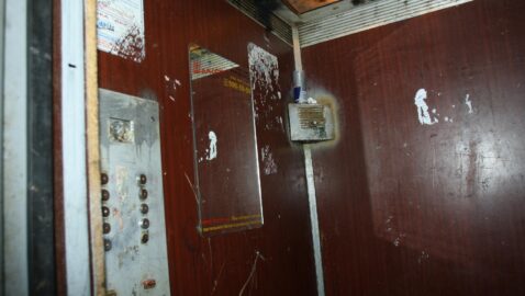 В Киеве сорвался лифт с медиками «скорой помощи»