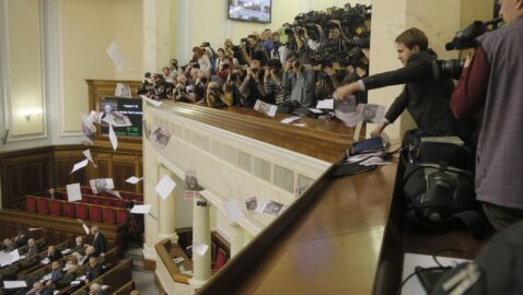 Разумков поручил пресс-службе Рады пересмотреть список допущенных в парламент СМИ