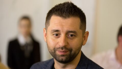 Арахамия предложил «слугам народа» ещё раз съездить на Донбасс — СМИ