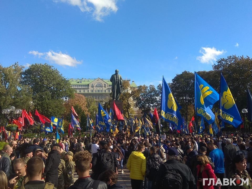 Под Rammstein, с детьми и без масок. В центре Киева проходит «Марш УПА» (видео) - 4 - изображение