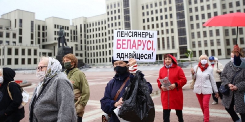 «Бабушки против ОМОНа»: в Минске проходит Марш пенсионеров - 1 - изображение