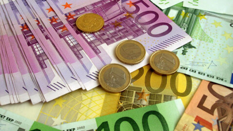 НБУ повысил официальный курс евро до максимума с 2018 года