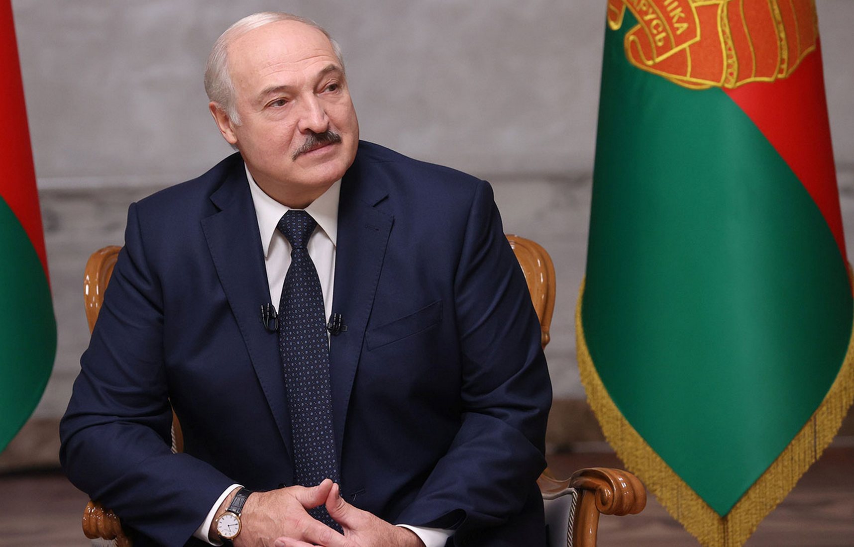 «Благодарила и плакала на шее»: Лукашенко рассказал, как Тихановская уезжала в Литву