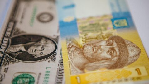 Минфин спрогнозировал курс доллара до конца года